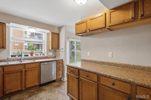 Tiny photo for 1939 Hunting Lake Court #1939, Kirkwood, MO 63122 (MLS # 25082401)