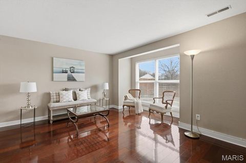 Tiny photo for 1939 Hunting Lake Court #1939, Kirkwood, MO 63122 (MLS # 25082401)