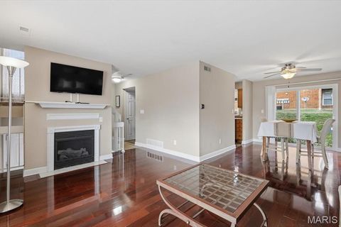 Tiny photo for 1939 Hunting Lake Court #1939, Kirkwood, MO 63122 (MLS # 25082401)