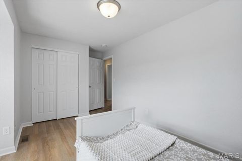 Tiny photo for 1939 Hunting Lake Court #1939, Kirkwood, MO 63122 (MLS # 25082401)