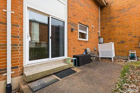 Tiny photo for 1939 Hunting Lake Court #1939, Kirkwood, MO 63122 (MLS # 25082401)