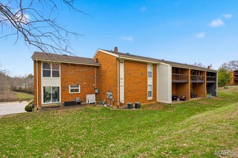 Tiny photo for 1939 Hunting Lake Court #1939, Kirkwood, MO 63122 (MLS # 25082401)