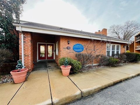 Tiny photo for 1939 Hunting Lake Court #1939, Kirkwood, MO 63122 (MLS # 25082401)