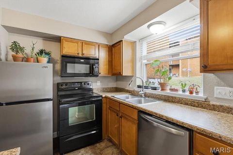 Tiny photo for 1939 Hunting Lake Court #1939, Kirkwood, MO 63122 (MLS # 25082401)