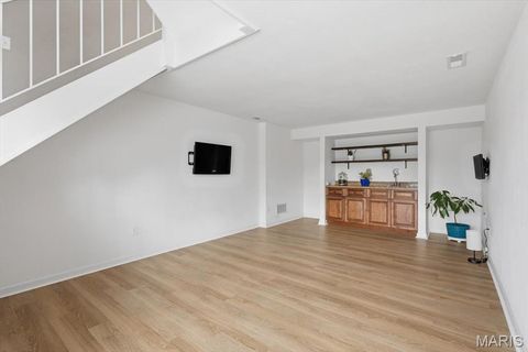 Tiny photo for 1939 Hunting Lake Court #1939, Kirkwood, MO 63122 (MLS # 25082401)