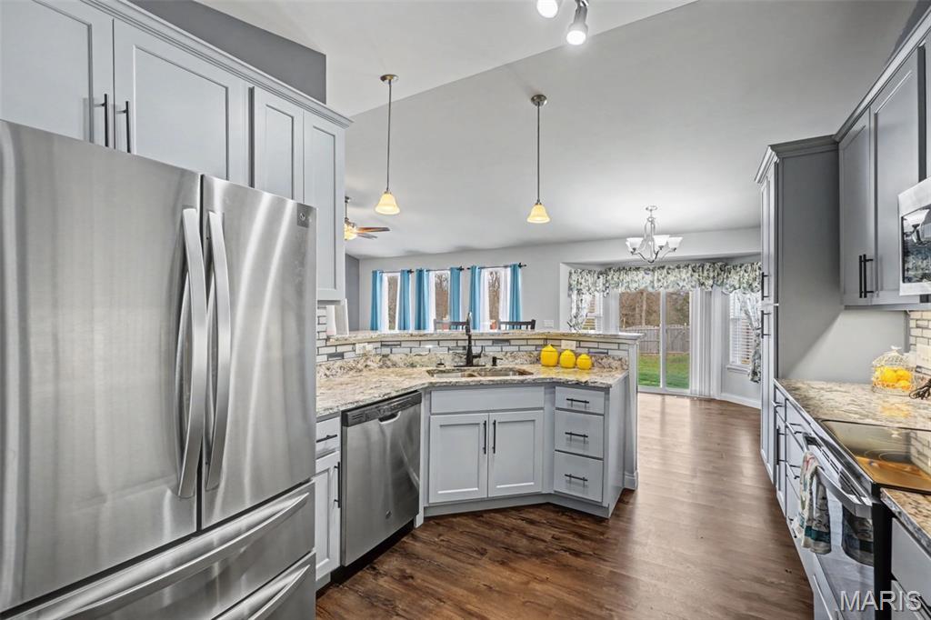 Falcons Crest - Residential