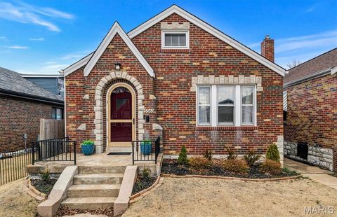 Photo of 5563 Devonshire Avenue, St Louis, MO 63109 (MLS # 26007994)