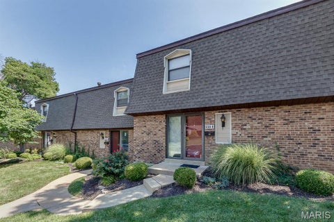 Tiny photo for 230 Braeshire Drive #E, Ballwin, MO 63021 (MLS # 26055464)