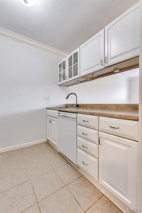 Tiny photo for 230 Braeshire Drive #E, Ballwin, MO 63021 (MLS # 26055464)