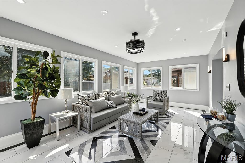 St Louis, Missouri 63121, United States, 5 Bedrooms Bedrooms, ,3 BathroomsBathrooms,Residential,Active,197397