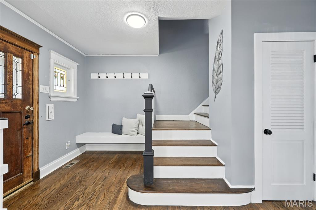 St Louis, Missouri 63121, United States, 5 Bedrooms Bedrooms, ,3 BathroomsBathrooms,Residential,Active,197397