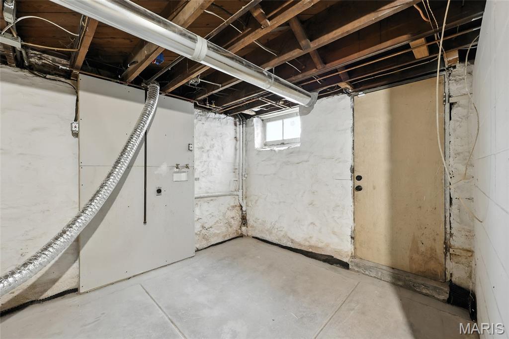 St Louis, Missouri 63121, United States, 5 Bedrooms Bedrooms, ,3 BathroomsBathrooms,Residential,Active,197397