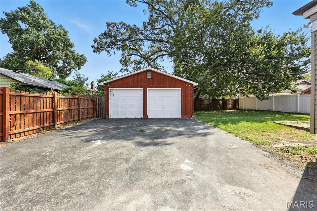 St Louis, Missouri 63121, United States, 5 Bedrooms Bedrooms, ,3 BathroomsBathrooms,Residential,Active,197397