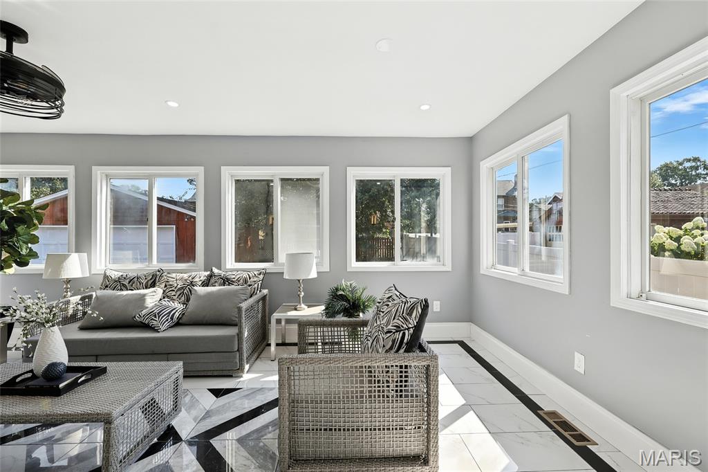 St Louis, Missouri 63121, United States, 5 Bedrooms Bedrooms, ,3 BathroomsBathrooms,Residential,Active,197397