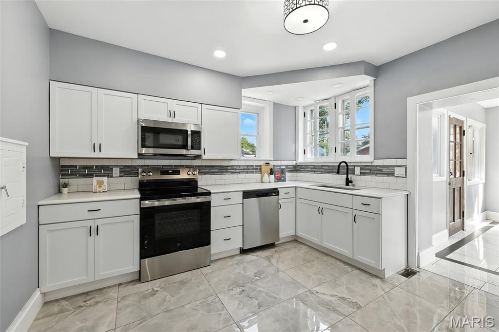 St Louis, Missouri 63121, United States, 5 Bedrooms Bedrooms, ,3 BathroomsBathrooms,Residential,Active,197397