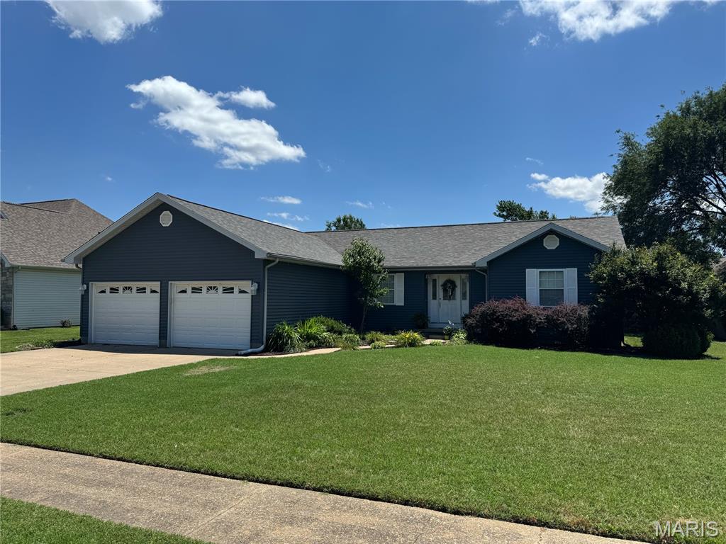 Photo 1 of 17 — 921 Bucklin Circle, Sikeston, MO 63801