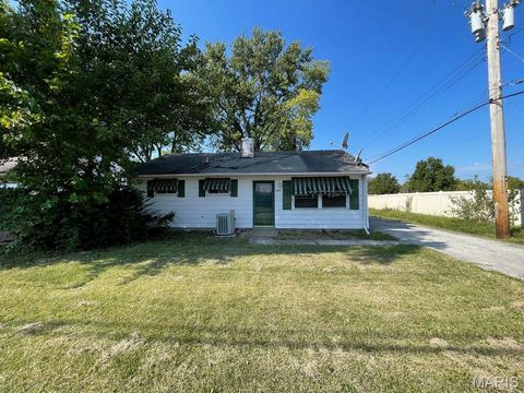 Photo of 1009 Royal Heights Road, Belleville, IL 62226 (MLS # 25082265)