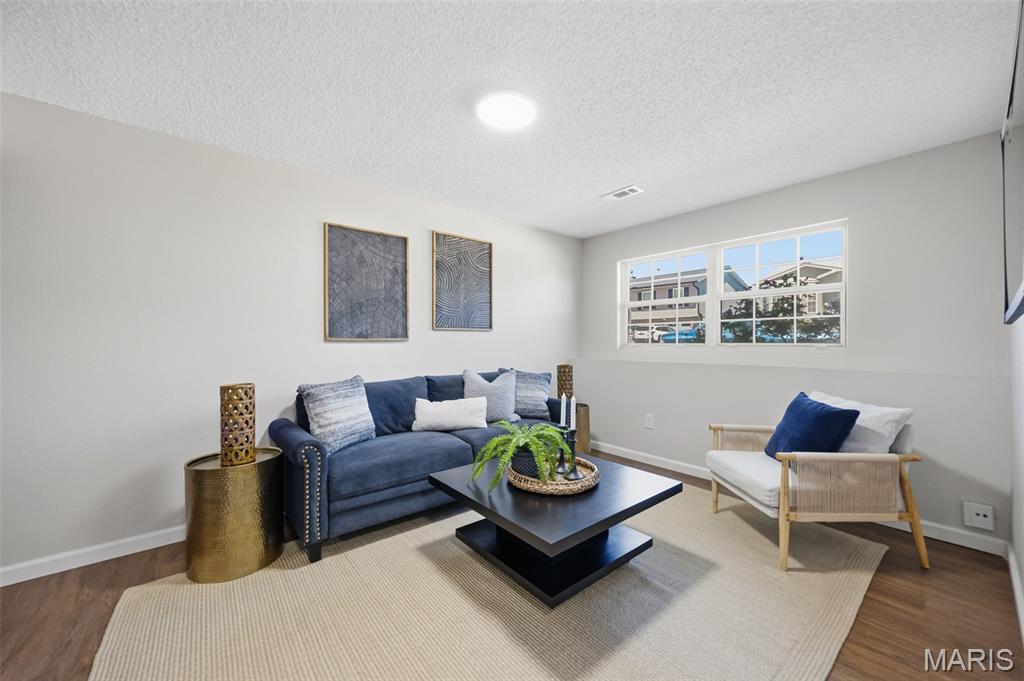 05 Oaks - Residential