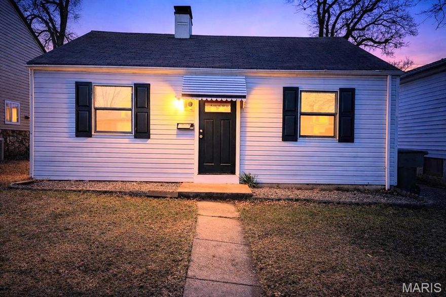 Great opportunity to purchase a cute home in an amazing location!!!  This 2 bedroom 1 bath home is has nice laminate wood flooring, kitchen with updated cabinetry and great fenced yard!  Washer and dryer hookups, all one level living!!  Agent/Broker/Owner