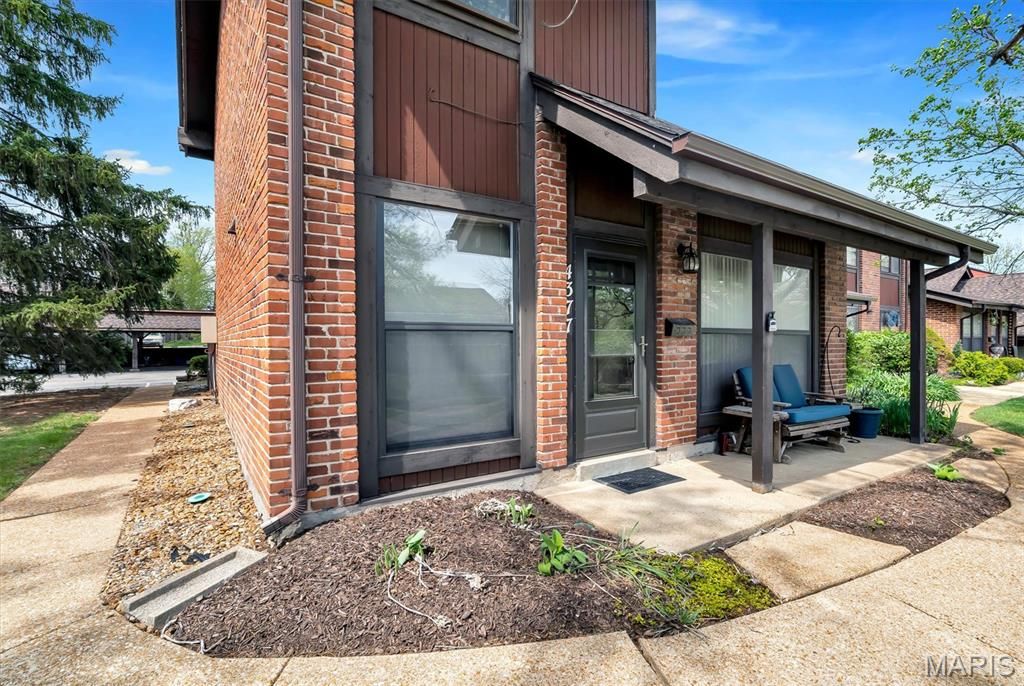 Photo of 4377 Kingbolt Boulevard, St Louis, MO 63129 (MLS # 26019482)