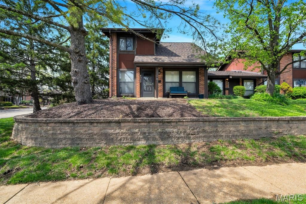 Photo of 4377 Kingbolt Boulevard, St Louis, MO 63129 (MLS # 26019482)