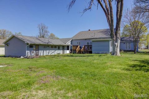 Tiny photo for 721 S Walker Street, Montgomery City, MO 63361 (MLS # 26030451)
