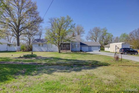 Tiny photo for 721 S Walker Street, Montgomery City, MO 63361 (MLS # 26030451)