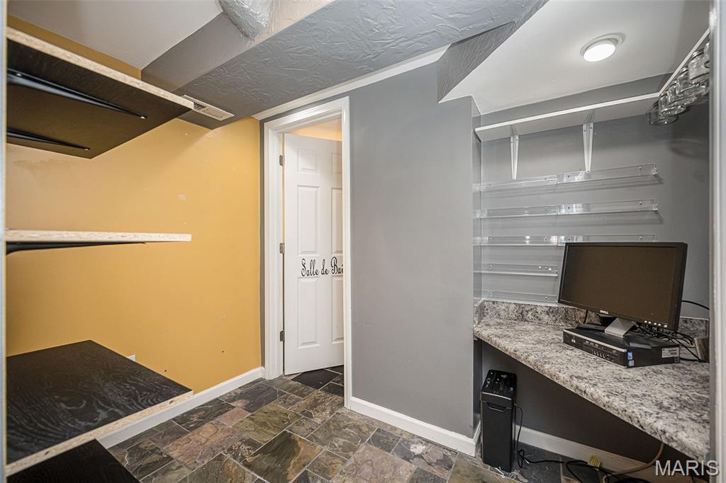 Elmwood Manor - Residential