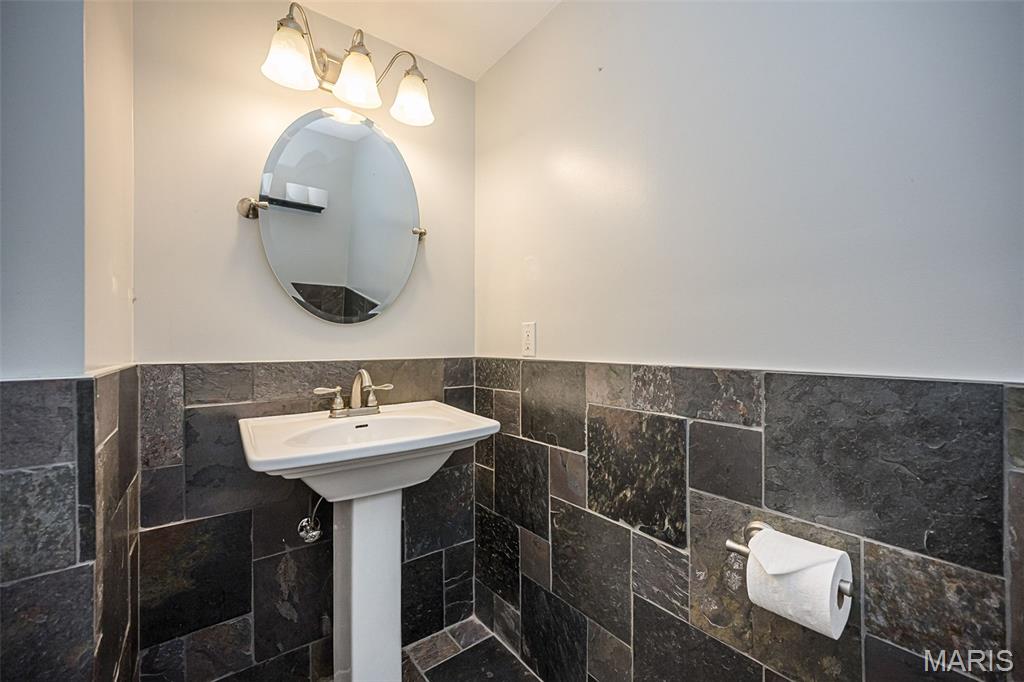 Elmwood Manor - Residential