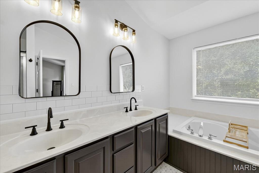 Pacific, Missouri 63069, United States, 3 Bedrooms Bedrooms, ,2 BathroomsBathrooms,Residential,Pending,183220