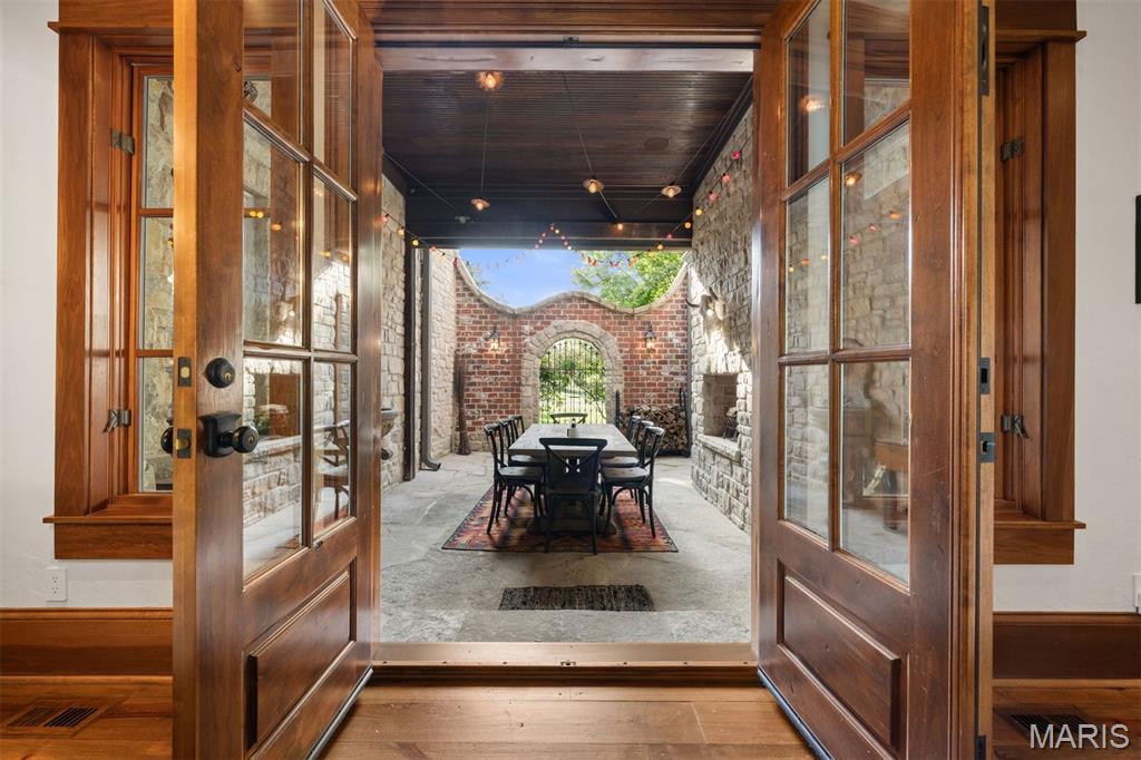 10 Ridgecreek Road