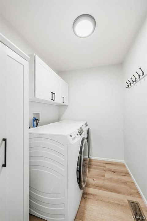 Tiny photo for 16762 Kingstowne Estates Drive, Wildwood, MO 63011 (MLS # 26022326)