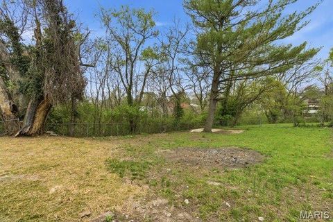 Tiny photo for 512 W Cherry Street, Winfield, MO 63389 (MLS # 26021455)