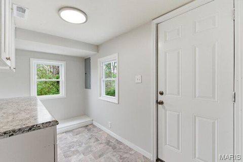 Tiny photo for 512 W Cherry Street, Winfield, MO 63389 (MLS # 26021455)