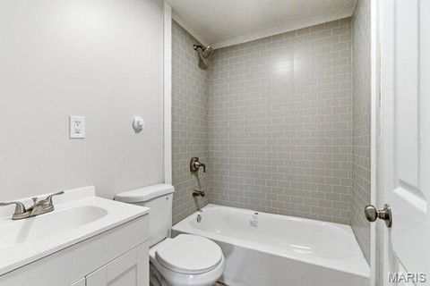 Tiny photo for 512 W Cherry Street, Winfield, MO 63389 (MLS # 26021455)