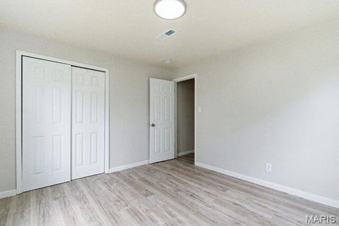 Tiny photo for 512 W Cherry Street, Winfield, MO 63389 (MLS # 26021455)