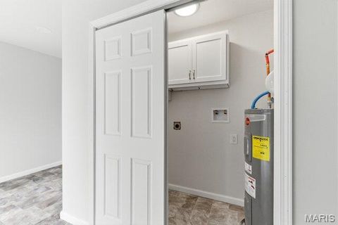 Tiny photo for 512 W Cherry Street, Winfield, MO 63389 (MLS # 26021455)