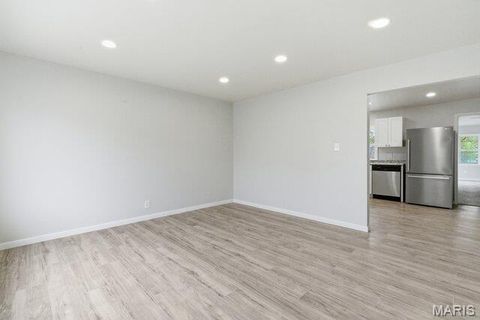 Tiny photo for 512 W Cherry Street, Winfield, MO 63389 (MLS # 26021455)