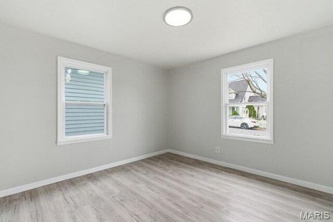 Tiny photo for 512 W Cherry Street, Winfield, MO 63389 (MLS # 26021455)