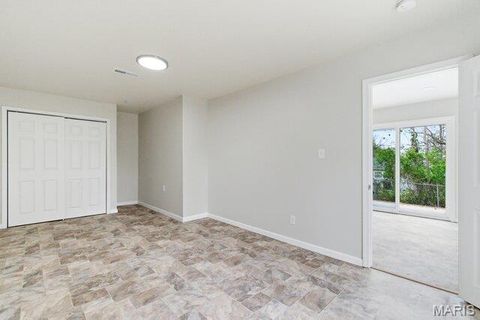 Tiny photo for 512 W Cherry Street, Winfield, MO 63389 (MLS # 26021455)