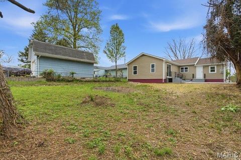 Tiny photo for 512 W Cherry Street, Winfield, MO 63389 (MLS # 26021455)