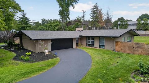 Photo of 2 Sunswept Drive, St Louis, MO 63141 (MLS # 26028530)