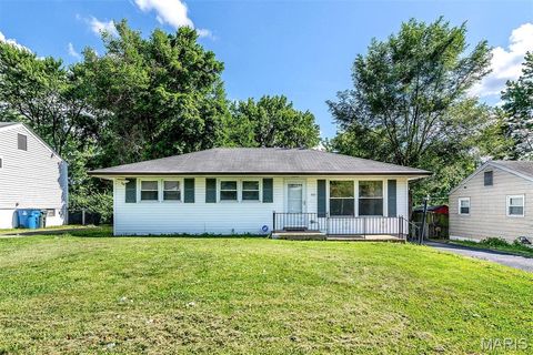 8616 Elwyn Drive Hazelwood MO 63042