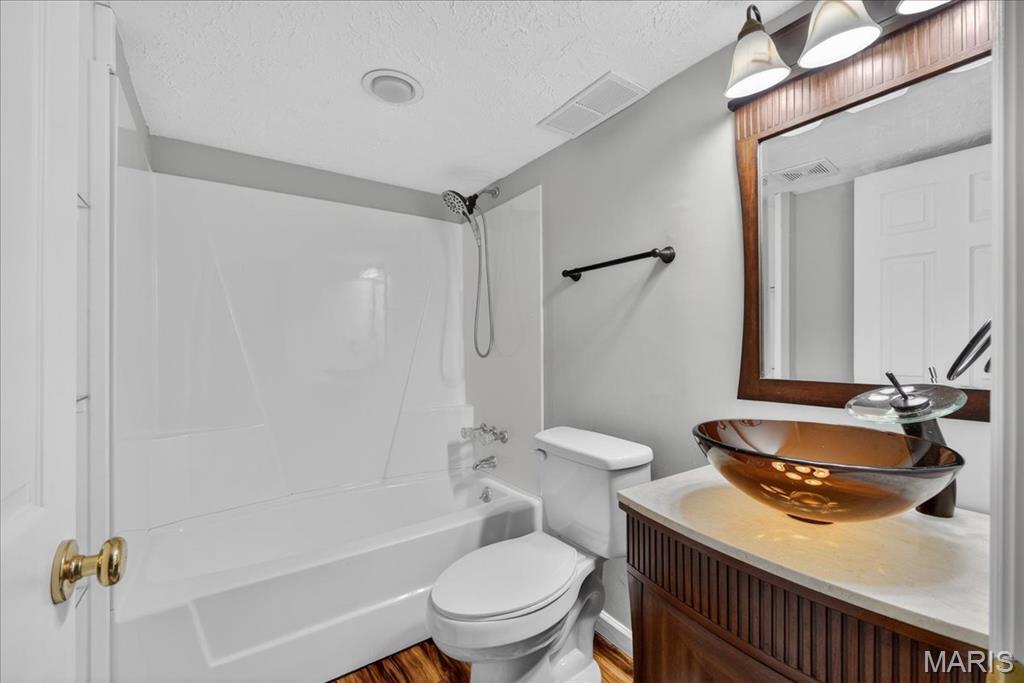 Graeser Sub Lt Pt 1 Located At Center - Residential