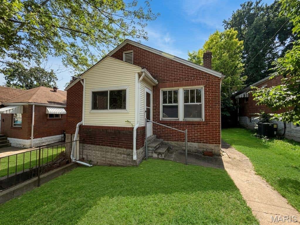 Photo of 2618 Avie Drive, Jennings, MO 63136 (MLS # 26052395)
