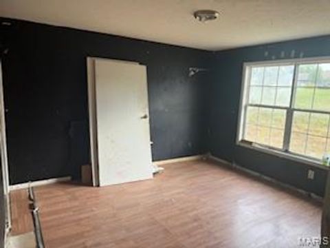 Tiny photo for 401 Julie Court, Elsberry, MO 63343 (MLS # 25065048)