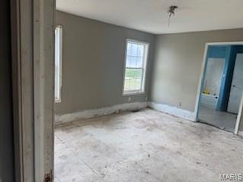 Tiny photo for 401 Julie Court, Elsberry, MO 63343 (MLS # 25065048)