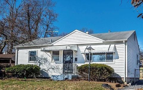 Photo of 9618 De Porres Lane, St Louis, MO 63114 (MLS # 26030864)