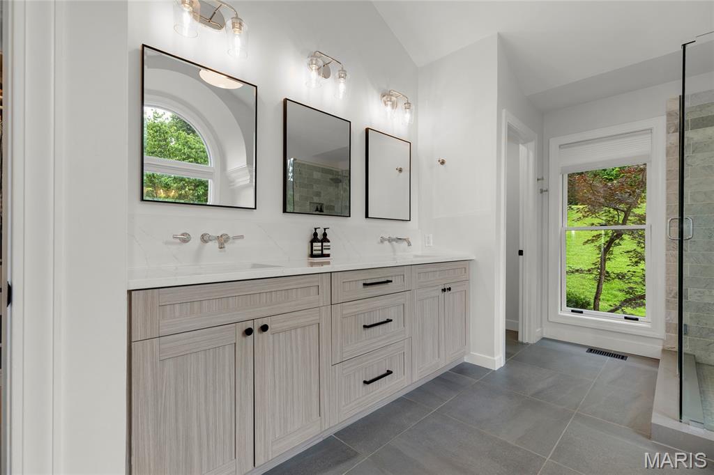 Lions Head - Residential