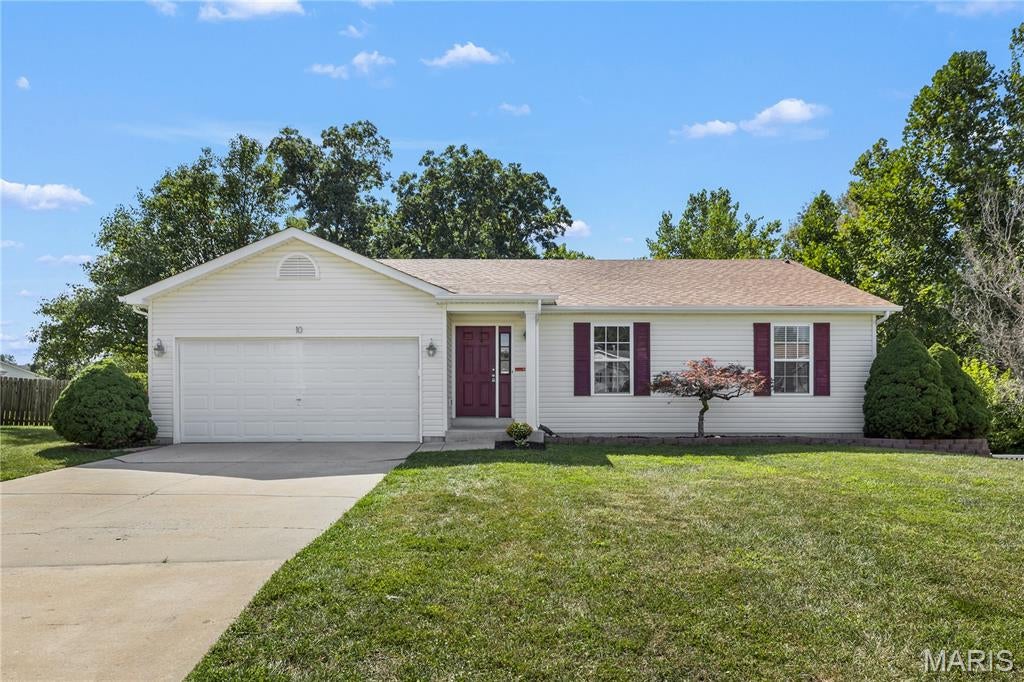 Photo of 10 Bridle Spur Ct Court, Wright City, MO 63390 (MLS # 26055938)